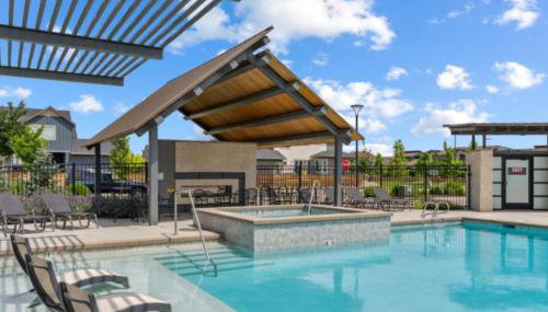 Modern Farmhouse Townhome – Great Central Location! - Foto 1