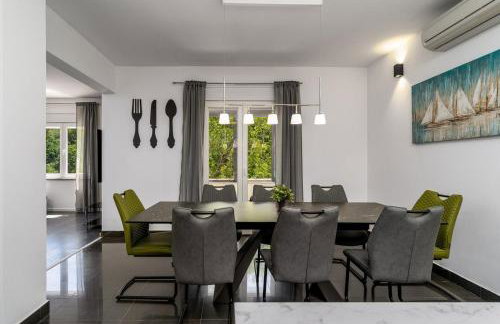 Villa Zara with 32 sqm heated Pool, Jacuzzi, Billiard, Tennis table, 8pax - Photo 21