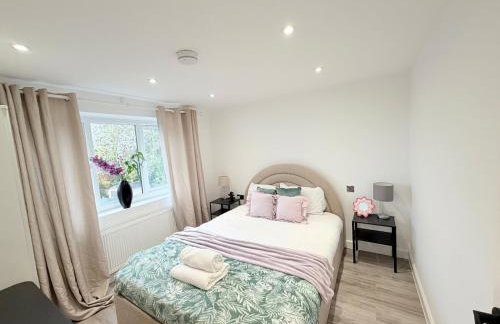 Bright Modern Apartment - Photo 17