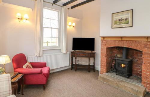 South Lodge - Longford Hall Farm Holiday Cottages - Photo 5