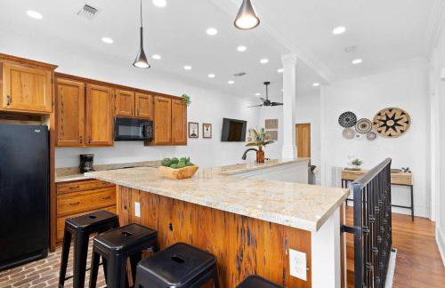 Chic 2BR retreat near French Quarter - Photo 14