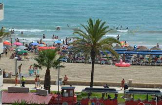 Apartamento céntrico en la playa con piscina. - Foto 1