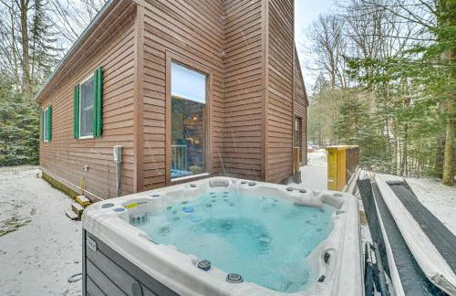 8 Mi to Mt Snow Cozy Bear Cabin with Hot Tub! - Foto 2