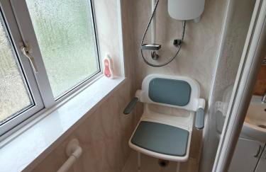 Timeless 2 Bedroom Townhouse Near The City Centre With Drive Parking - Photo 19