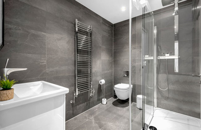 MySquare Vibrant and Sleek 2 Bed Apartment in Artillery Lane - Foto 25