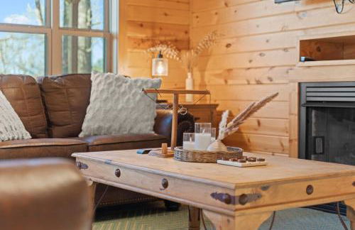 Cabin 4 Mtn View Cabin Near River with Fire Pit and Hot Tub - Foto 31