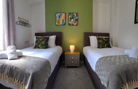 4 Bed - Parking - Close to M4 - Ideal for Work - Foto 13