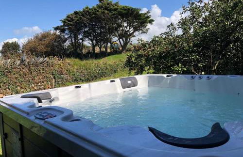 17th Century Tintagel Cottage with Hot Tub - Photo 4