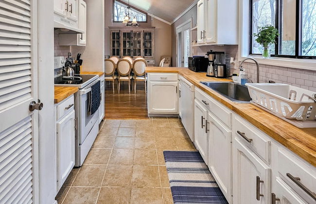 Pond Place by Avantstay Game Room, Deck, Fire Pit - Photo 10