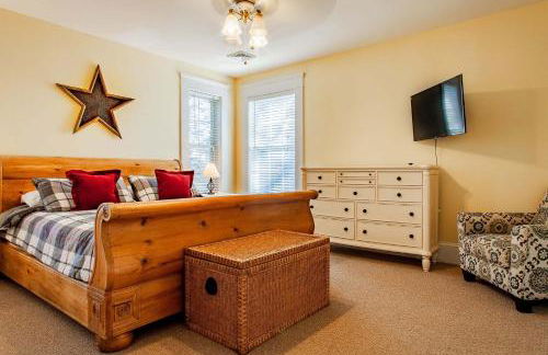 Chesapeake Waterfront - 7BR 5BA - Beach Pool Dock - Foto 18