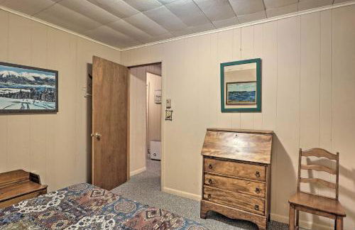 Lakefront Berkshires Retreat with Deck, Dock and Boat! - Foto 11