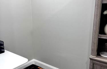 Quiet Stylish Stay with Office Space near Downtown - Foto 39