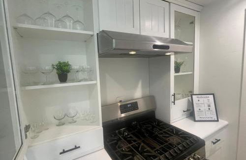 Granada Hills Private Unique Pool Luxury 4BR Family Retreat - Patio, Outdoor Dining, BBQ Grill, & Free Parking - Foto 21