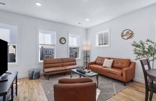 Duplex with Balcony and Spacious Dog-Friendly Oasis! - Foto 1