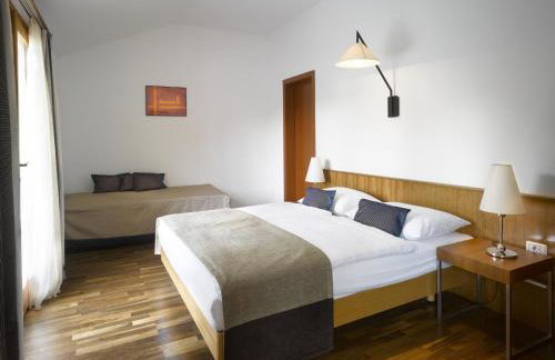 Private luxury Villa BIANCO on Solta for up to 10 persons, heated pool, free parking, very close to the beach! FREE Kajak & Mountainbikes, GREAT living area & privacy! - Foto 13