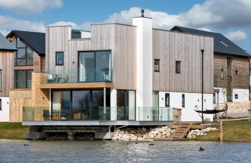 Lakeside property with spa access on a nature reserve Driftwood BV09 - Photo 1