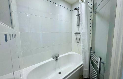 Private All-Weather Hot Tub House, Fire Pit, Free Parking, Near City Centre, Freeman Hospital, Great Transport Links - Foto 42