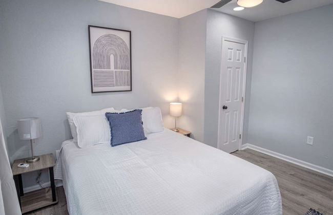 Cozy and Lovely 2BR 1BA Apt B Near Lively Downtown - Foto 10