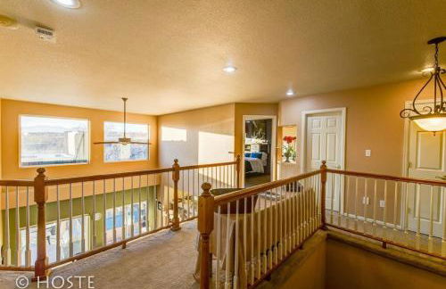 *H* 5BR Home Getaway w/HOT TUB ** - Foto 35