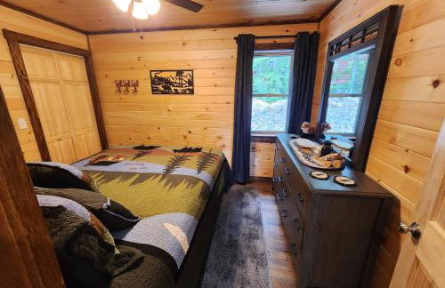 Family Friendly Lakefront Cottage, Ambajejus Lake - Foto 7