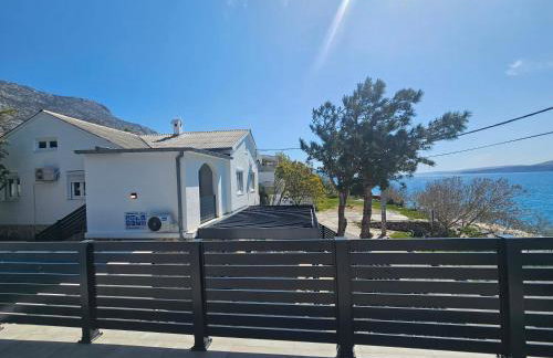 Beachfront House Ivana with Pool - renovated 2025 - Foto 33