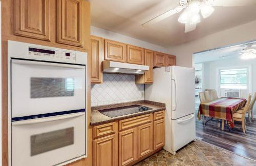 Steps to Chesapeake Bay! Callaway Drive Retreat - Foto 12