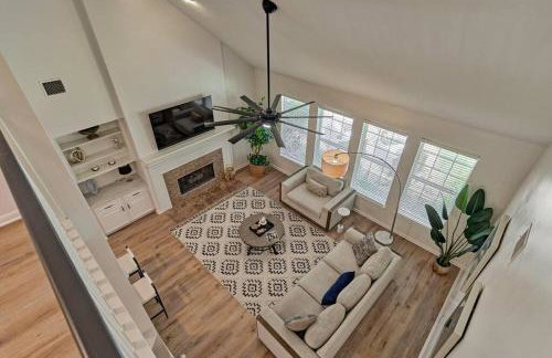 New!4BR with Easy Access to all Woodlands Amenities - Photo 1