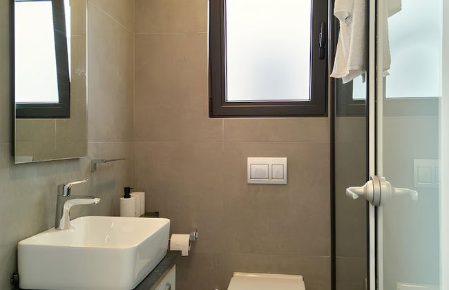 Stylish Two Bedroom Apartment With Gorgeous Sea and Mountain Views - Foto 12