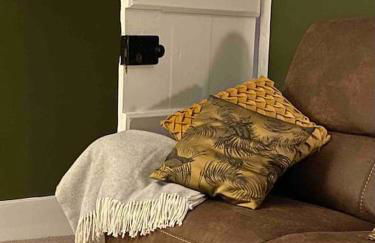 Stunning 2 Bedroom Flat in a Central Location - Photo 16