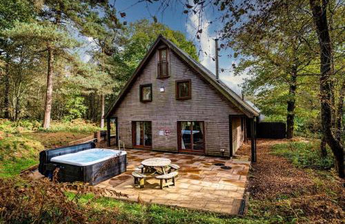 Stanton, woodland lodge with hot tub for 14 - Foto 1