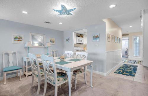 Beachy Vibes - 2BR w lake views & screened sunroom - Foto 25