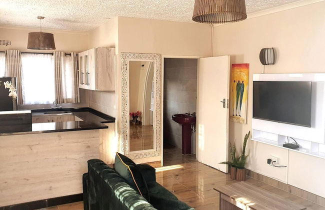 Gorgeous 1-bed Apartment in Harare - Photo 3
