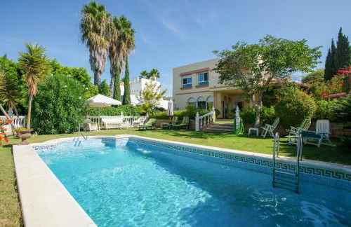 Charming villa in Sanlúcar de Barrameda with private pool - Photo 2