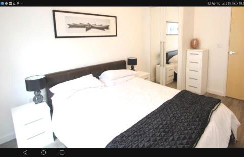 New Central Woking 1 and 2 Bedroom Apartments with Free Gym, close to Train Station - Photo 32
