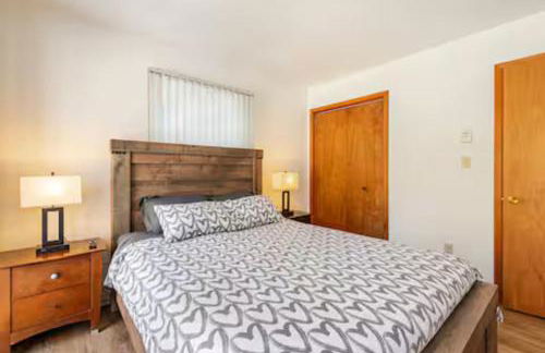 Cozy Cabin at Poconos With Hot Tub and Fire Pit - Foto 19