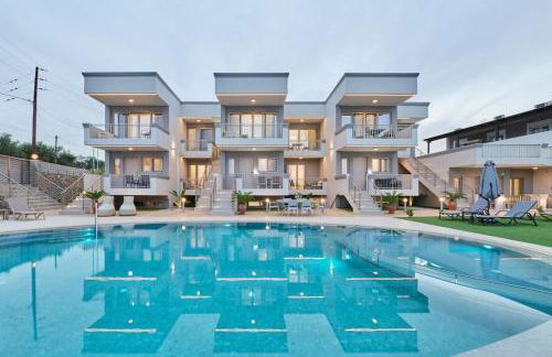 New cozy apartments in Crete Coast with pool and dining area - Photo 1