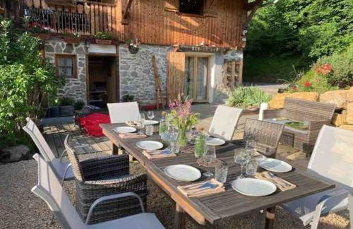 Savoyard Farmhouse - Sleeps 14 Garden & Parking - Foto 17