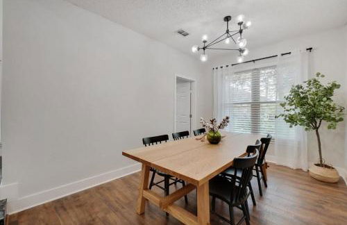 Tropical Pool Oasis - 5 BR Foosbal Cinema - Photo 13