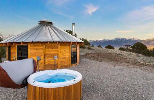 Mountain Yurt - Luxe Yellowstone Cabin I Condé Nast - Foto 4