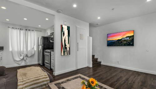 Modern 2 Levels One-Bedroom Retreat in central Location in Hollywood - Foto 3