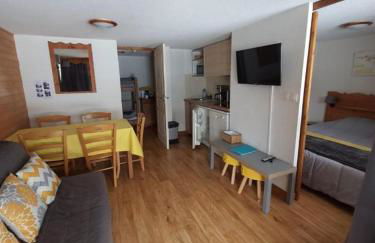 Chamrousse 1700 - Asters A03 - Rez de Jardin, Piscine, Sauna, Terrasse plein sud - Foto 1