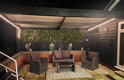 Luxury Woodlands Retreat, Countryside By The Coast - Photo 4