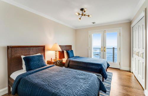 Oceantfront Estate with Luxury Kitchen & Game Room - Photo 25