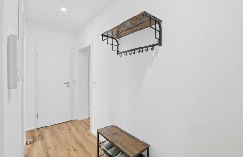 BAT Home Solutions Saarburg Altstadt - alles was ein Hotel nicht bietet - 3 Apartments 45 bis 75 qm für bis zu 12 Personen - direkt unter der Burg - 2 Min zur Altstadt - Weinbergblick, Heimkino und E-Ladesäulen - Foto 27