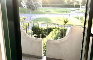 Villa a due piani con giardino e piscina - Foto 11