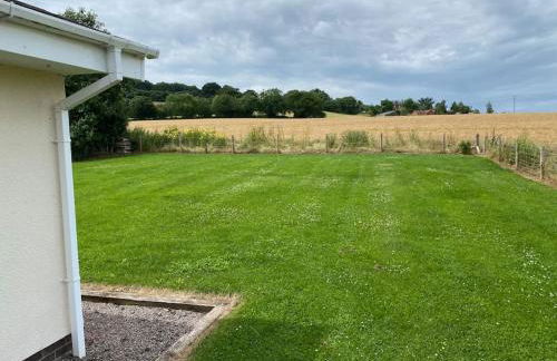 Cosy bungalow with views, walks, garden & parking. - Foto 37