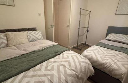 Cosy 2 Bedroom House - Large Driveway, EV Socket, WiFi, Contractor & Leisure Stays - Foto 6