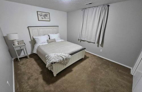 Centrally Located 1500 SqFt Private Guest Suite with Hot Tub - Foto 4