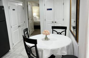 Lovely Remodeled 2bdrm Basement Home - Foto 23