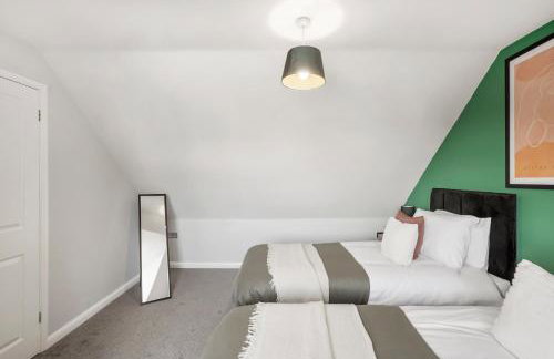 Grab a Deal Today! Massive Home For Contractors & Parking for 4 - Foto 32